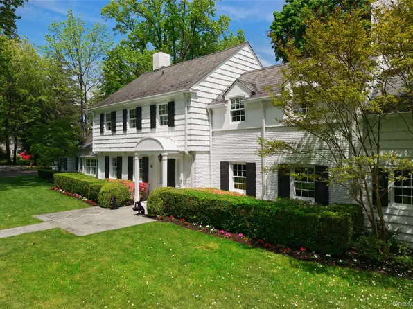 25 The Oaks, Roslyn, NY 11576