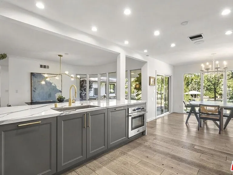 4678 White Oak Ave — Photo 4