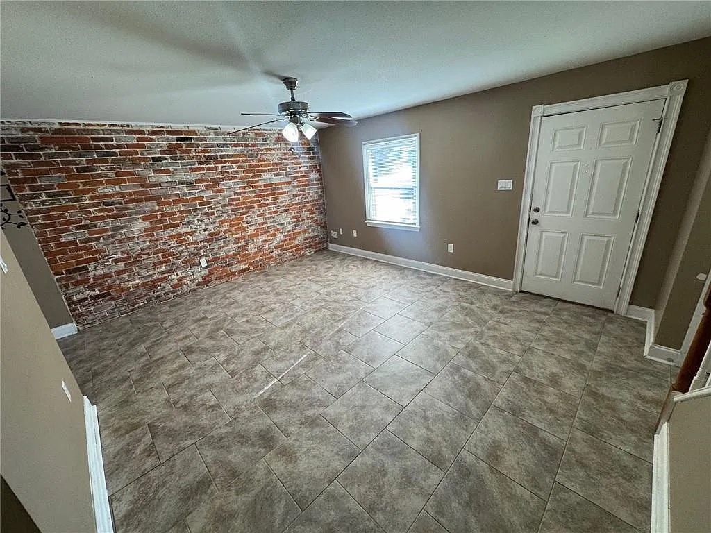 2 bed, 1.5 bath, 1171 sqft, $1,700 — Photo 3