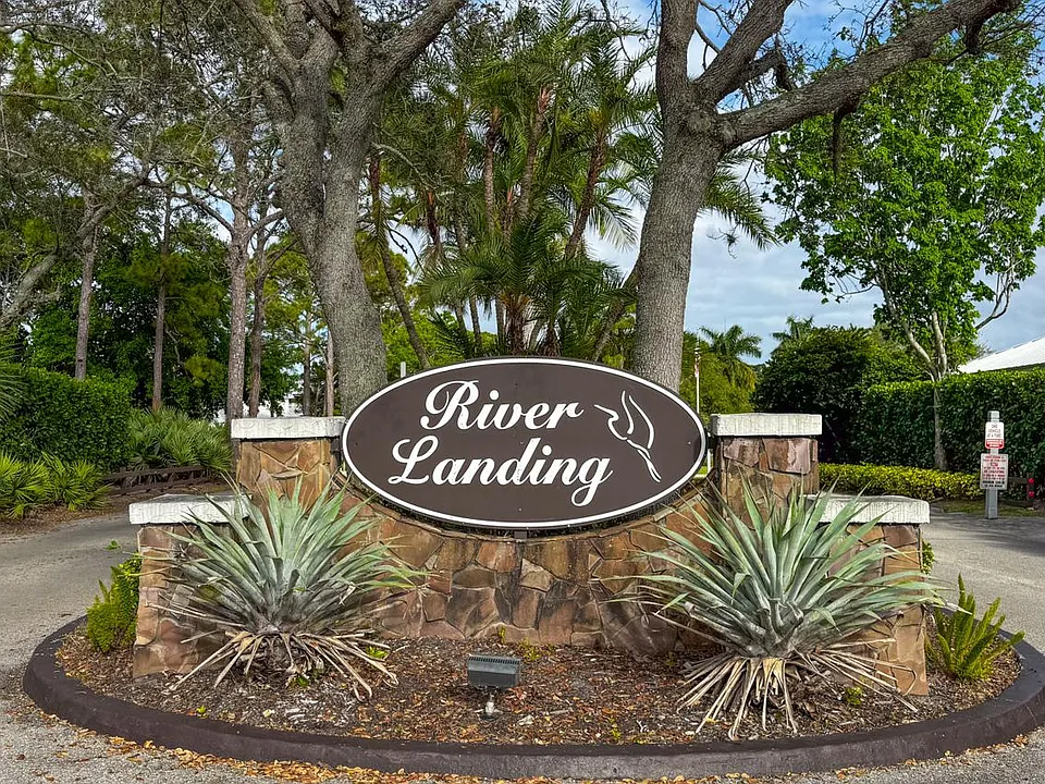 1064 SW Pigeon Plum Way