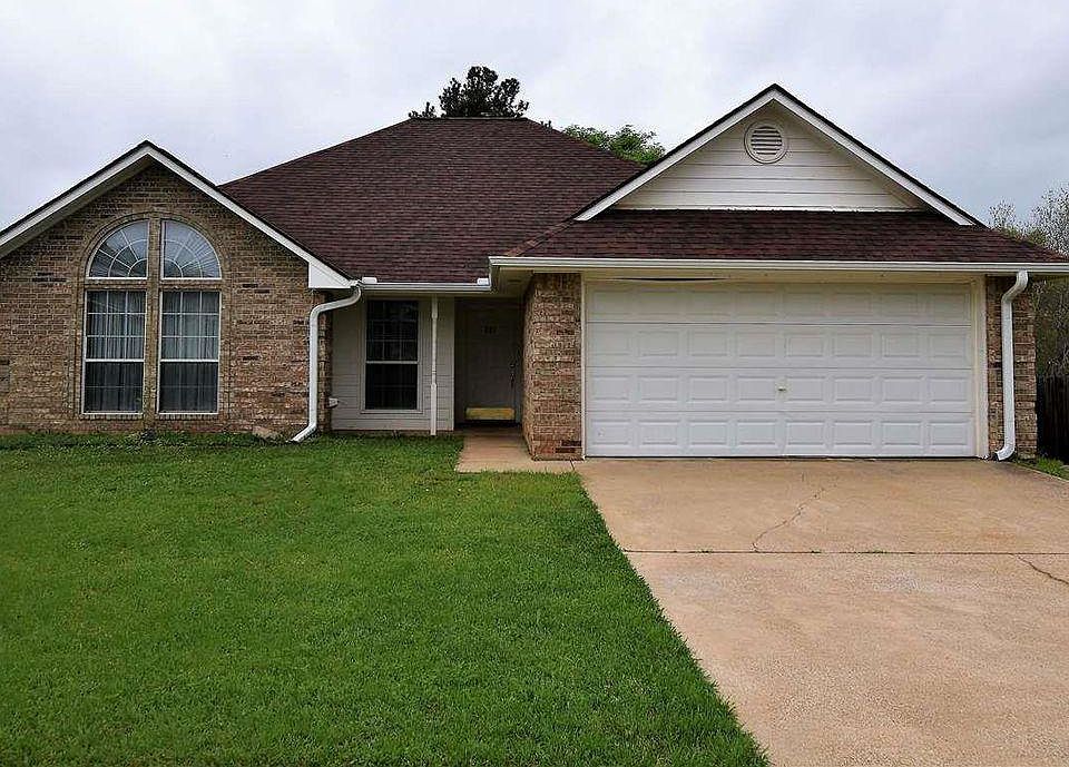 1st image of 221 Crestview Dr