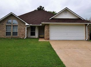 221 Crestview Dr, Jacksonville, TX 75766