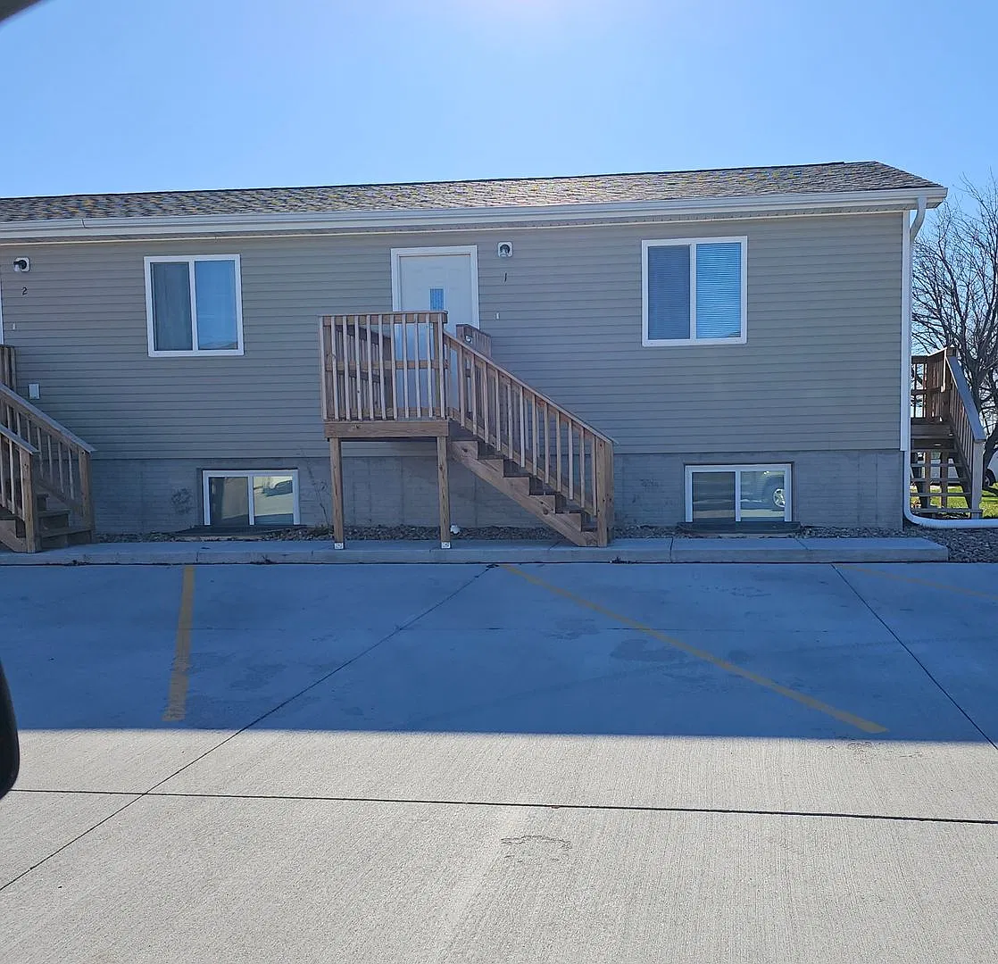 2323 W Capital — Photo 1