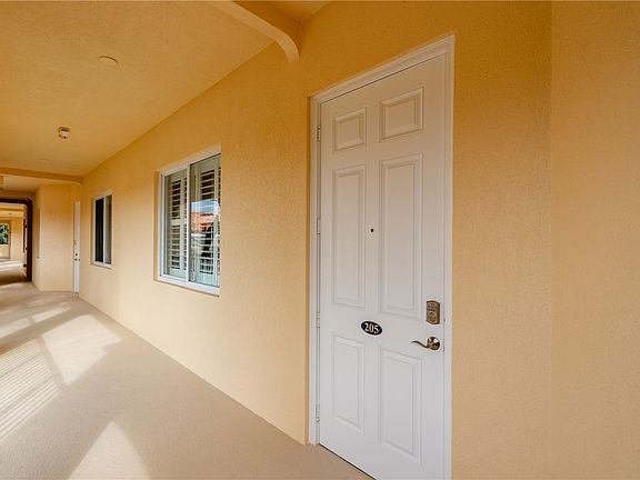 3rd image of 12 Harbour Isle Dr E #205