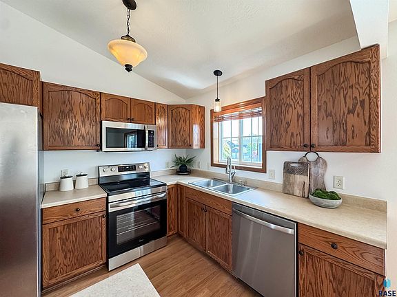 5th image of 1419 N Conifer Pl