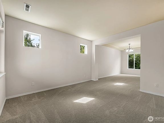 4th image of 2301 11th Avenue Ct SE
