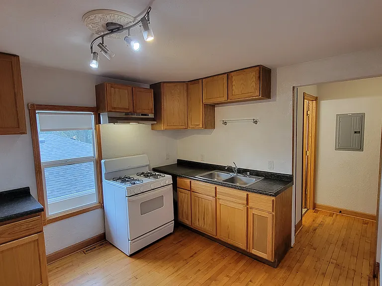 410 3rd Ave S #3 — Photo 10