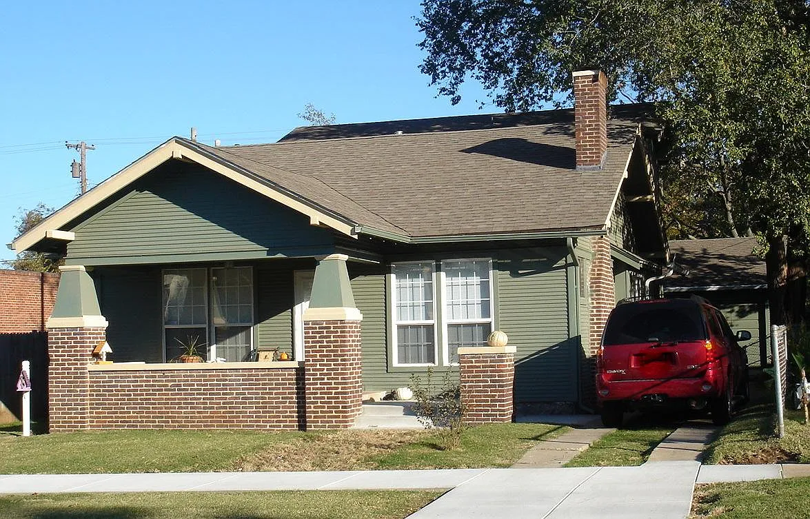 4 bed, 1.5 bath, 1600 sqft, $1,200 — Photo 1