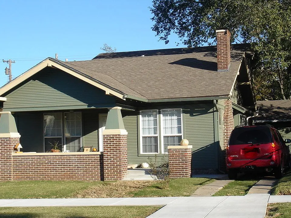 1304 E Main St