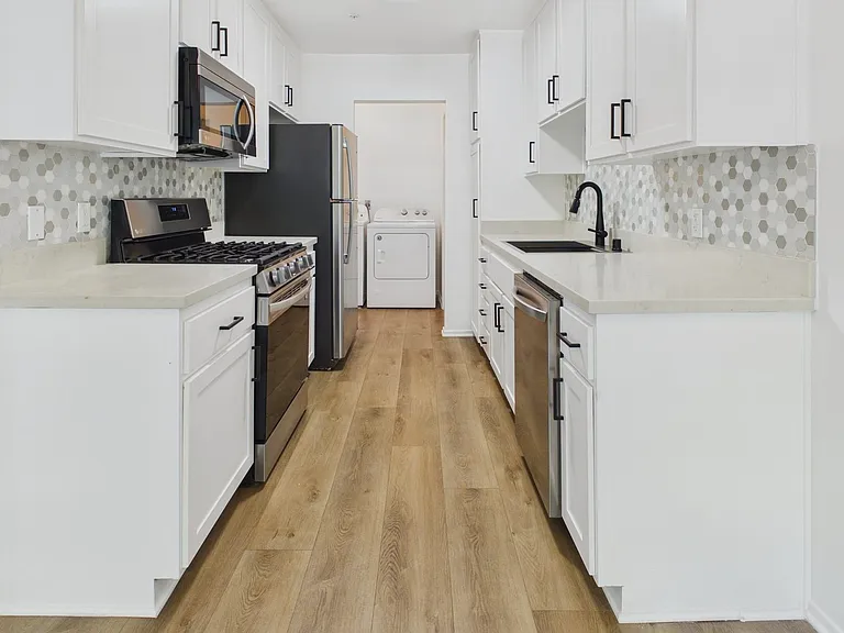 Alur Apartments — Photo 11