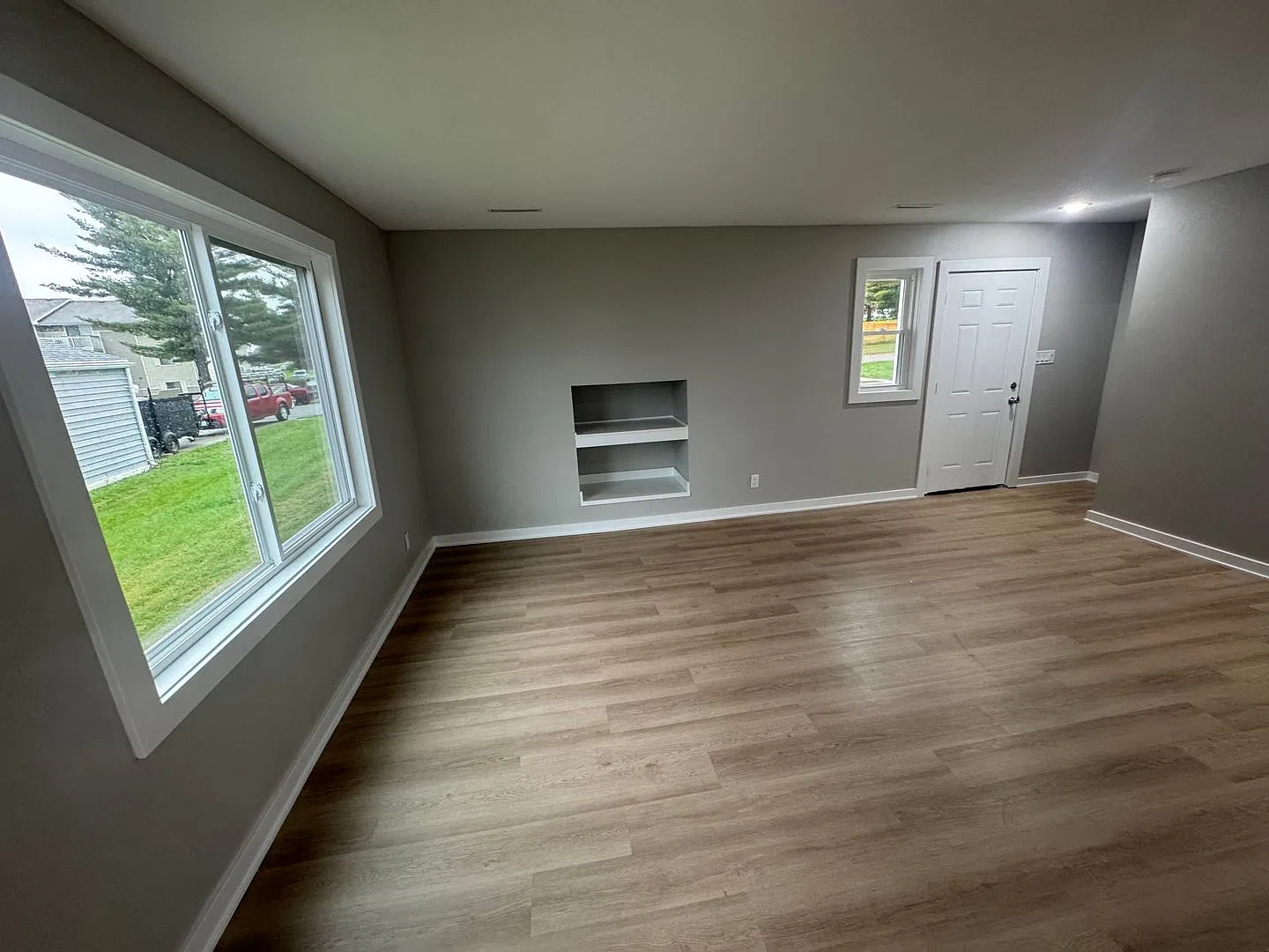 2106 E Caulder Avenue — Photo 3