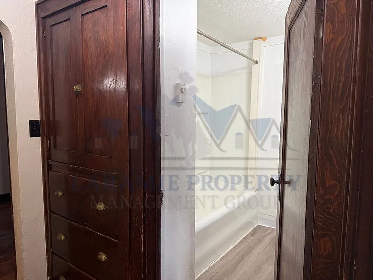 515.5 E Lewis St — Photo 10