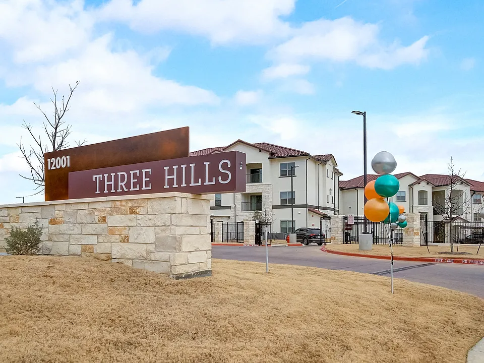 Three Hills Apartments in South Austin