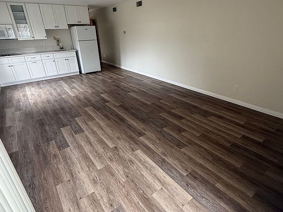 2nd image of 700 Palm Dr APT 101