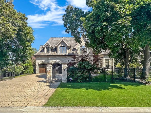 63 Rollscourt Dr #C12, Toronto, ON M2L 1Y1