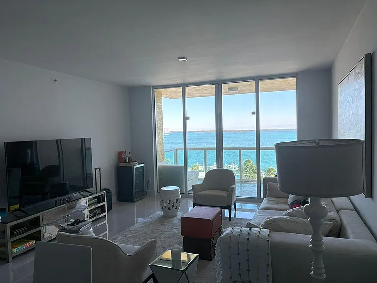 2650 Lake Shore Dr #803 — Photo 4