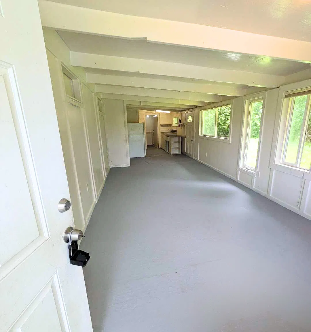 Studio, $950 — Photo 2