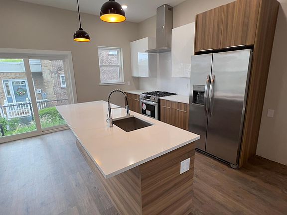 3rd image of 7043 Gillespie St