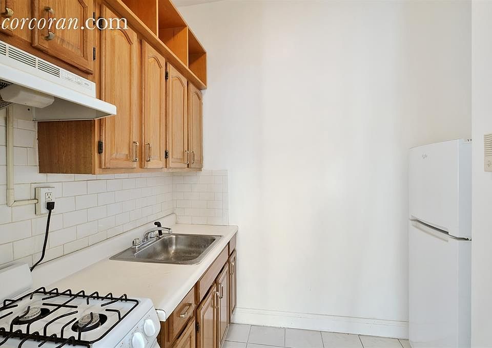 2nd image of 298 Stuyvesant Ave #2