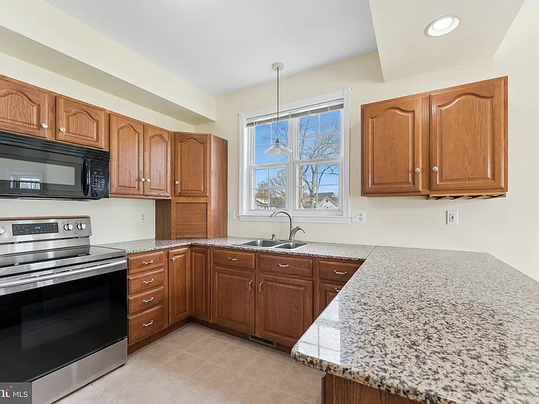 402 Linden Ave — Photo 14
