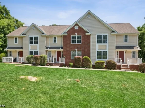 52 Henry Ct, Mount Arlington Boro, NJ 07856