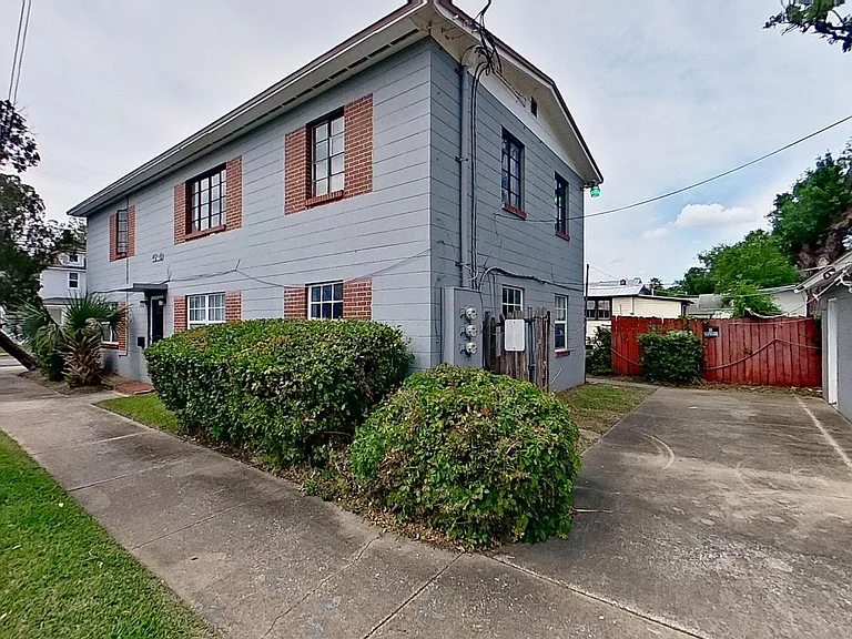 1235 W 5th St — Photo 11