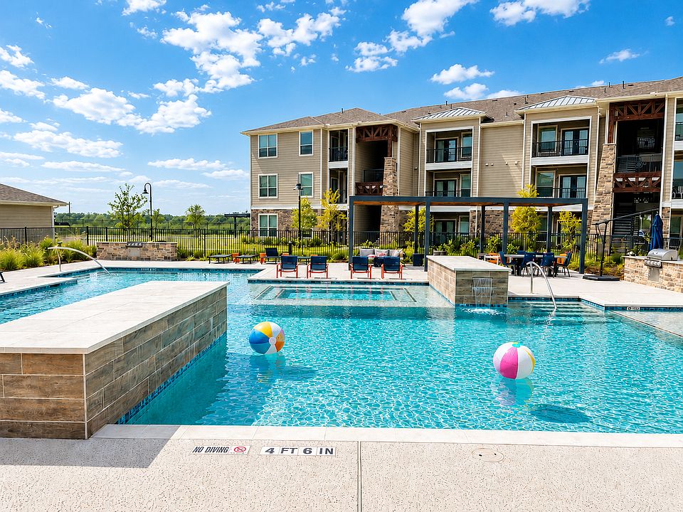 1st image of 172 Ravenwood Village Dr #313