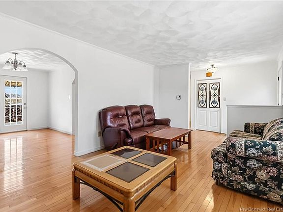 5th image of 27 Woodstone Cres