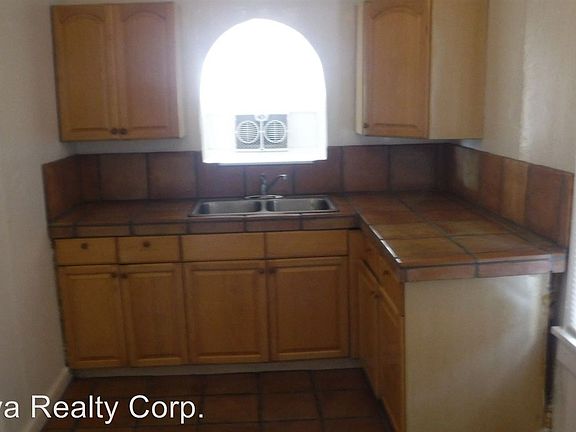 3rd image of 3311 E Bermuda St #8435022