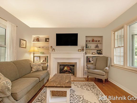 5th image of 2241 Tremont Blvd NW