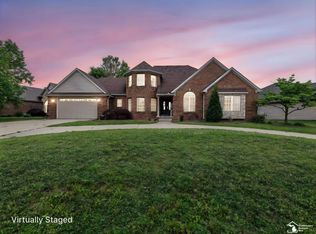 831 Saint James Park Ave, Monroe, MI 48161