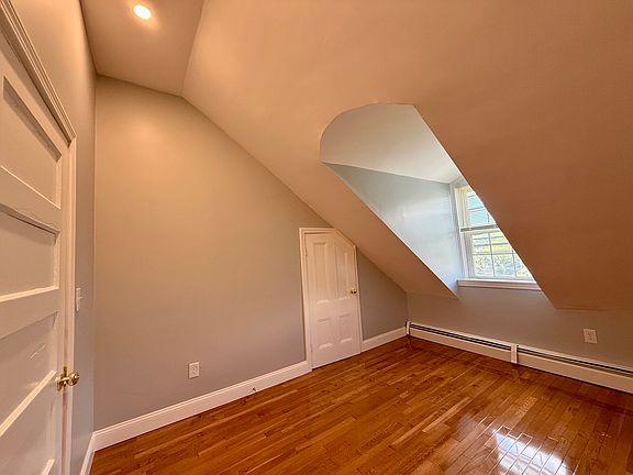 5th image of 112 Keene St APT 5