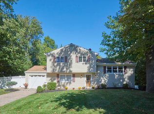 5 Elm Ct, Middletown, NJ 07748
