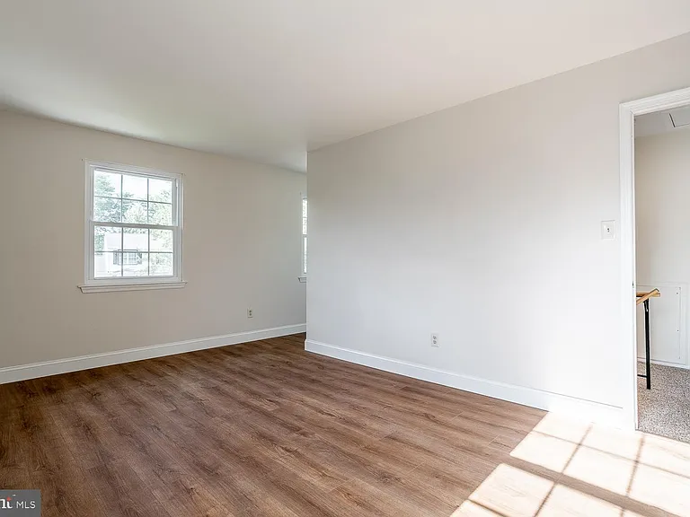 10 Honey Locust Ln — Photo 17