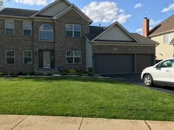 610 S Avon Ct, Oswego, IL 60543