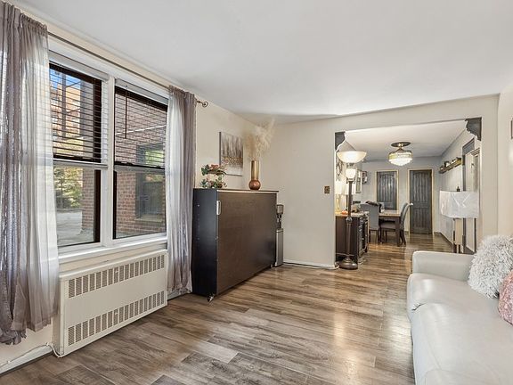 2nd image of 2555 Batchelder St APT 1E