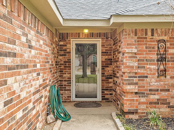5th image of 210 Whispering Dell Ln