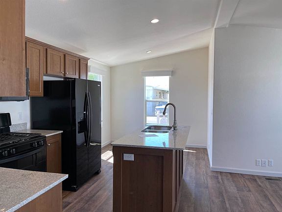 2nd image of 252 Rocky Hills Ln