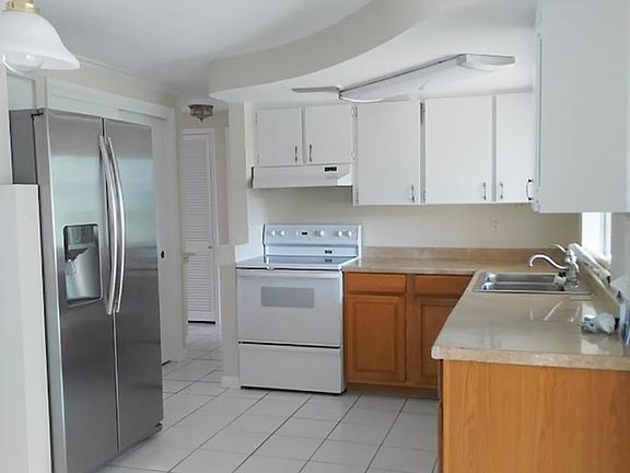 5th image of 3244 Beacon Square Dr