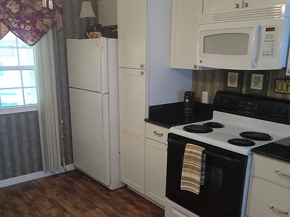 4th image of 111 Violet Dr