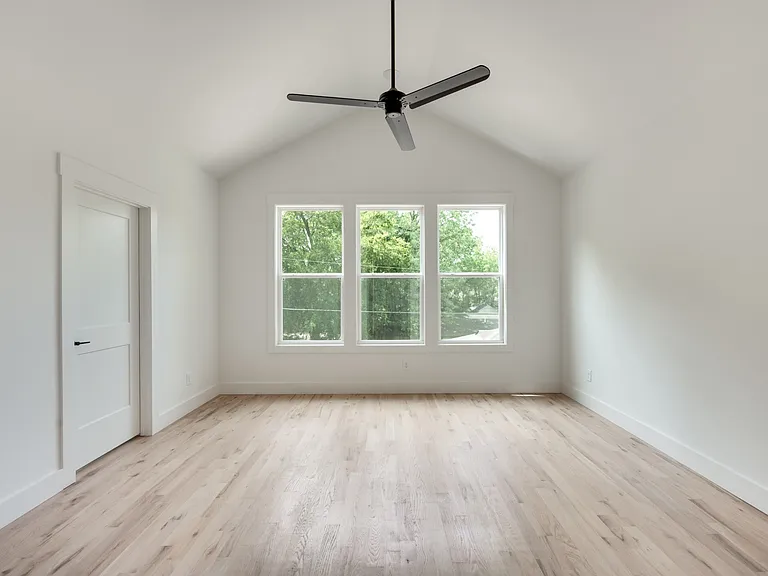2430 Little Ave — Photo 27