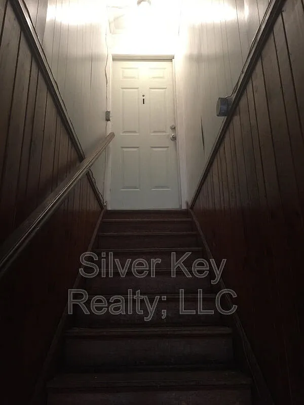 2 bed, 1.0 bath, $995 — Photo 2