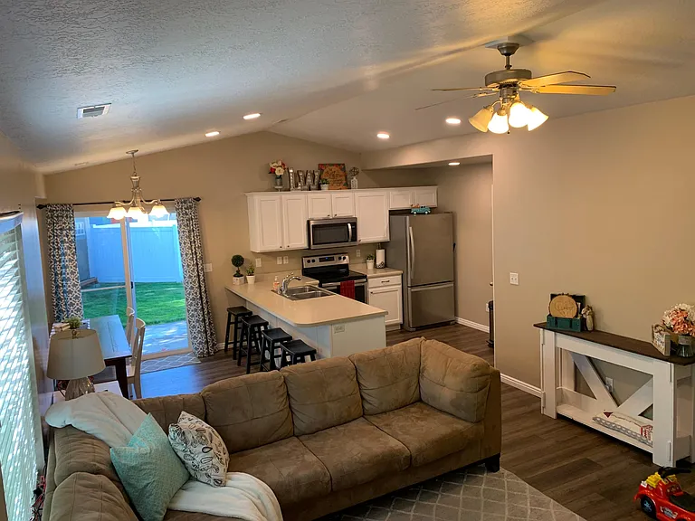 1720 W Meadowview Ct — Photo 3