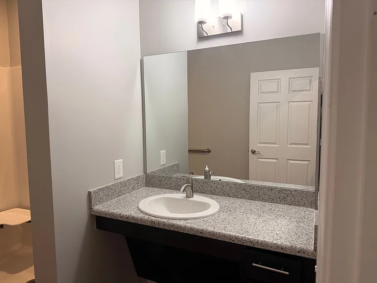 Lakeview Terrace Apartments — Photo 8