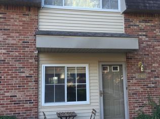 511 Longshore Dr APT B, Ann Arbor, MI