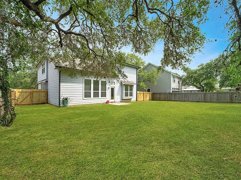 121 Park Ln — Photo 33