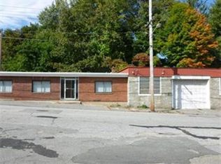 122 Oak Hill Rd, Fitchburg, MA 01420