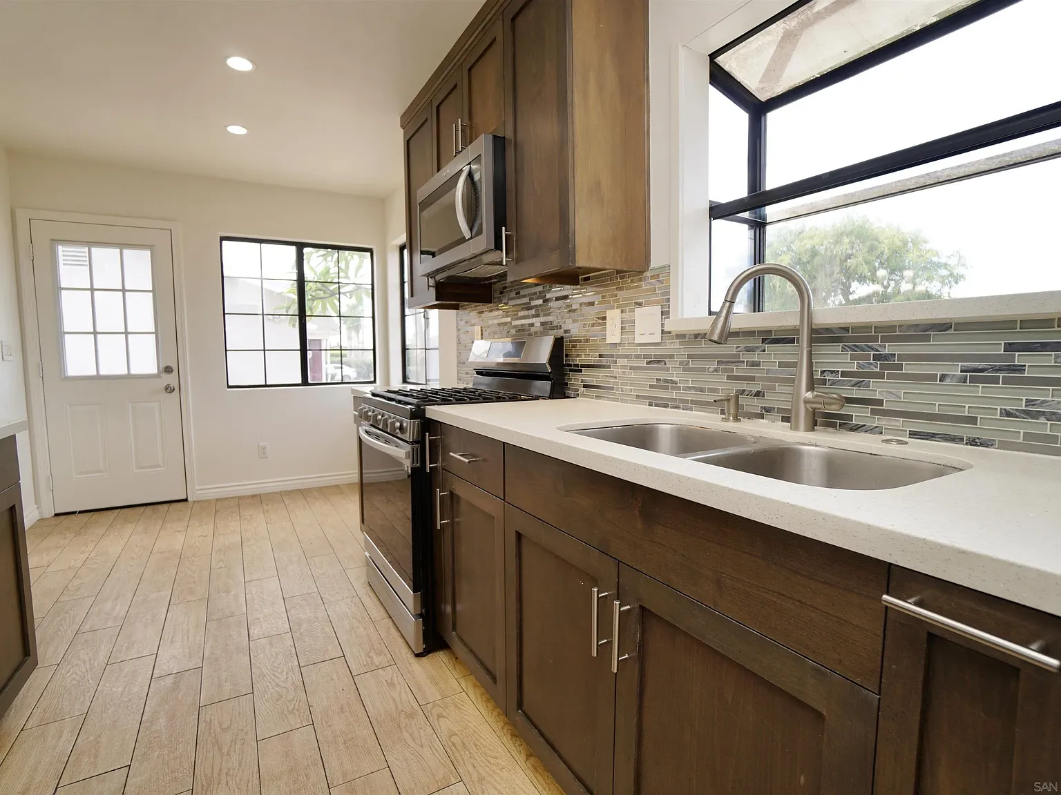 4 bed, 2.0 bath, 1538 sqft, $4,795 — Photo 3