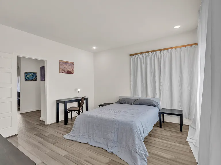 2272 W Harmont Dr — Photo 15