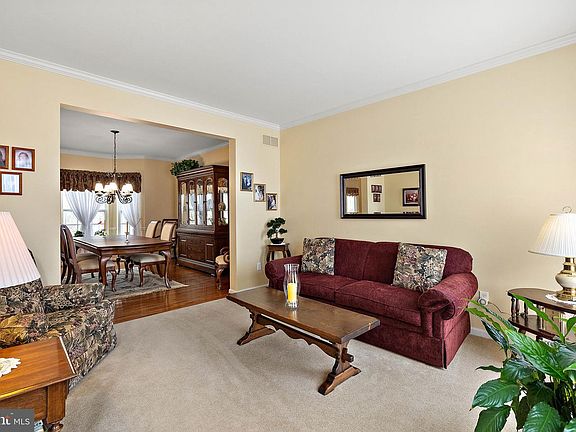 5th image of 104 Glencoe Ct